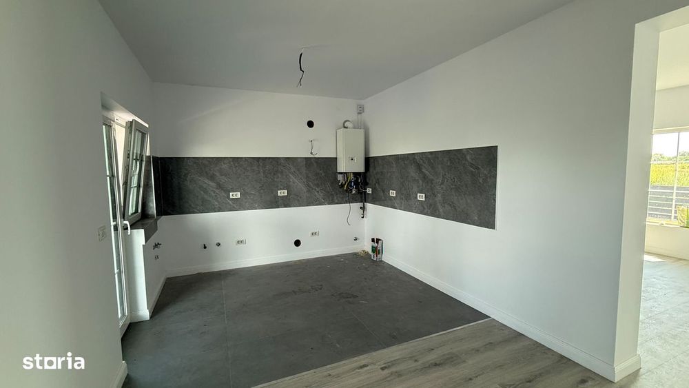 Casa parter cu 3 camere, curte și beci