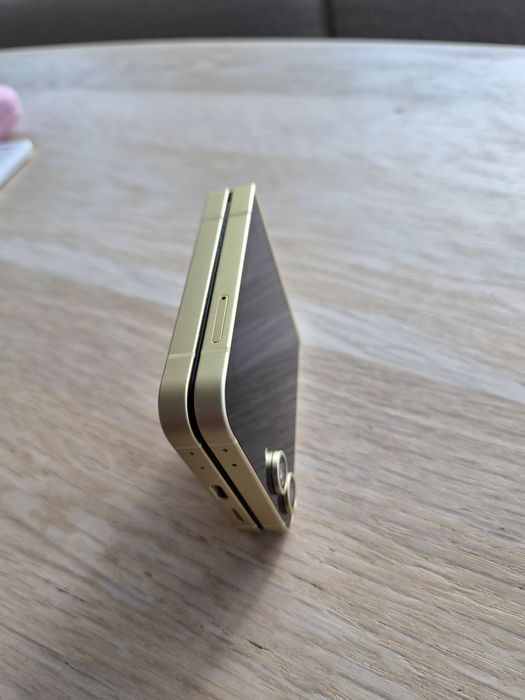 Samsung Flip 6 Gold 512gb 6 месеца гаранция