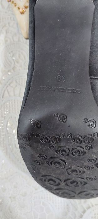 Продается женские туфли