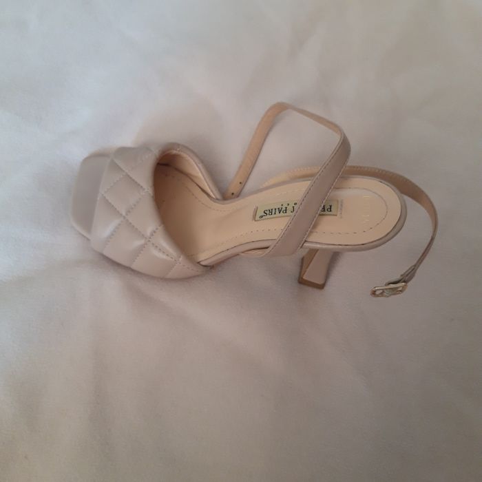 Продам босоножки