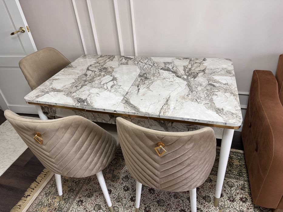 Продается Стол и стулья 6 штук (в идеале)