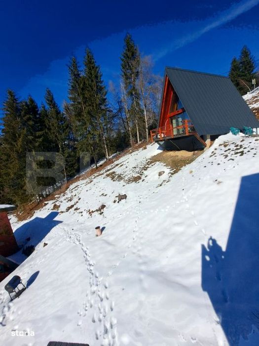 Oportunitate de investitie – 3 Cabane A-Frame la cheie in Moieciu