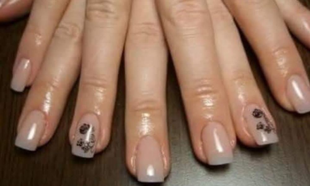 Unghiuțe cu gel manichiura