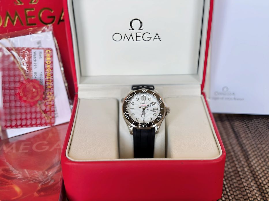 Omega Seamaster Diver 300M  White Dial 42 mm Rubber Strap