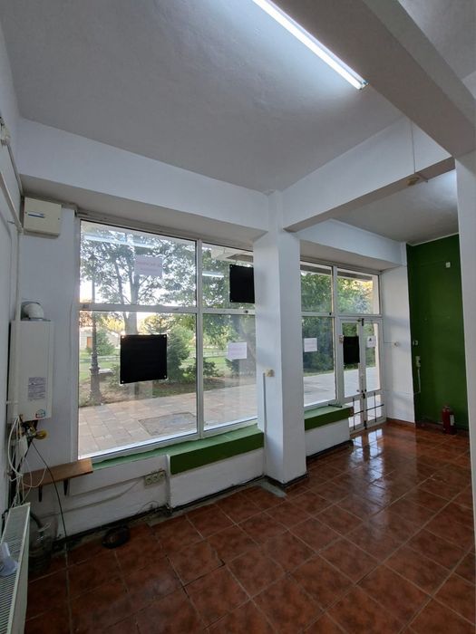Spațiu comercial central de închiriat în Comănești