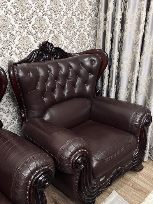 Кожаный   Диван.