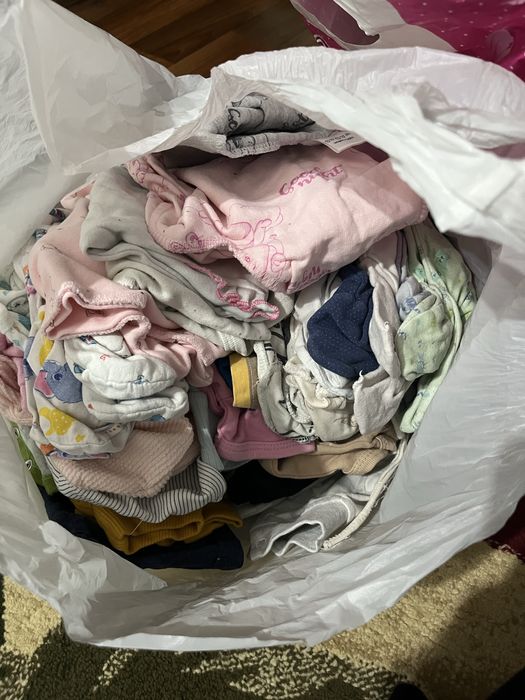 Отдам даром новорожденные вещи