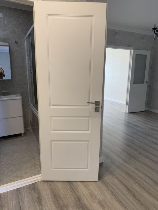 Двери межкомнатные б/у