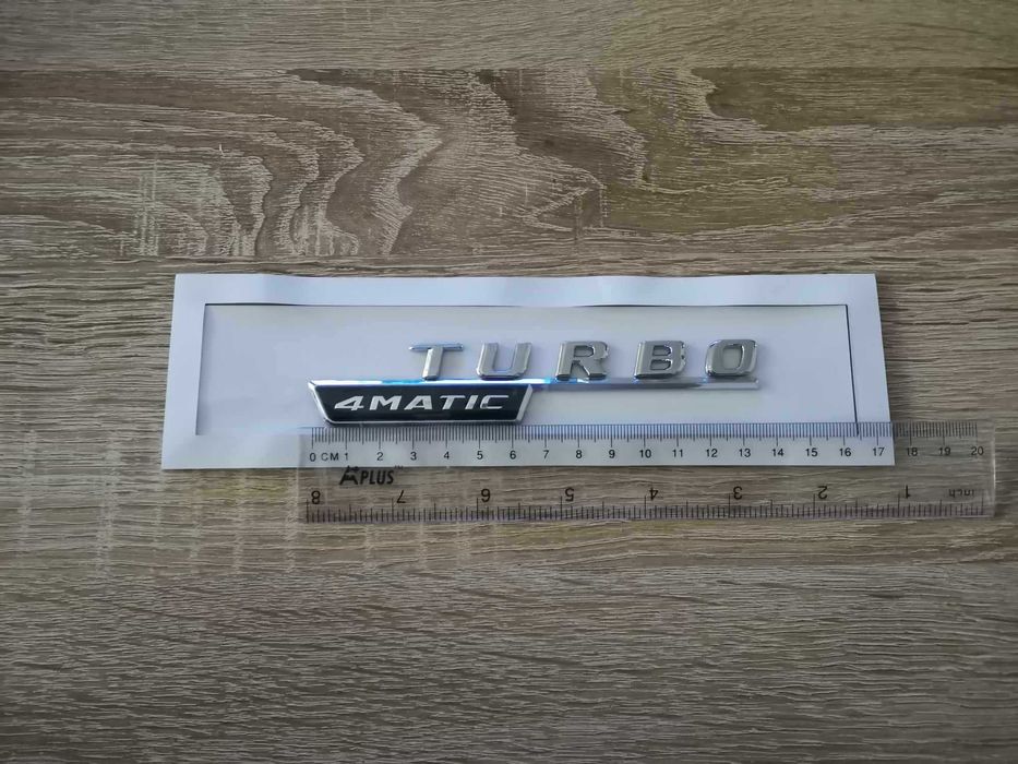 сребрист надпис Mercedes Benz Turbo 4Matic