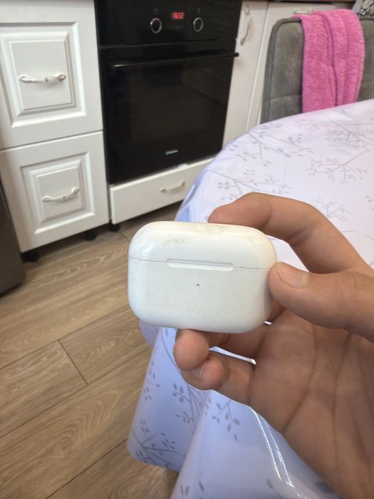 Airpods pro оригинал кейс продам