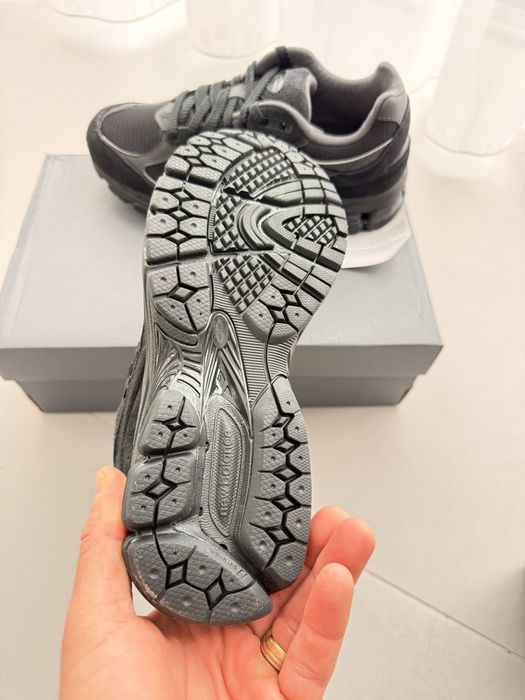 New Balance 2002r Triple Black