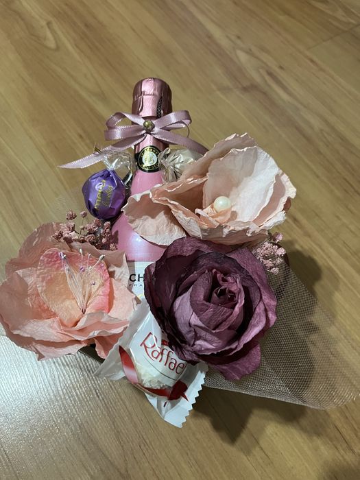 Ръчно изработени цветчета от хартия пенливо вино и