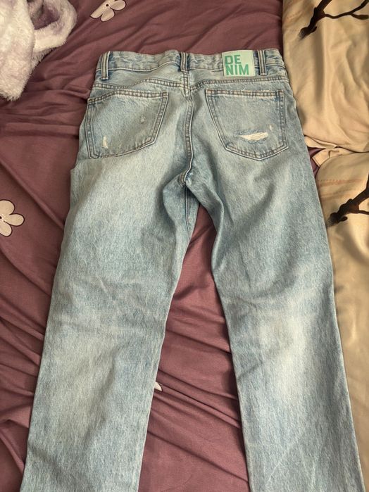 Дамски дънки с накъсан ефект