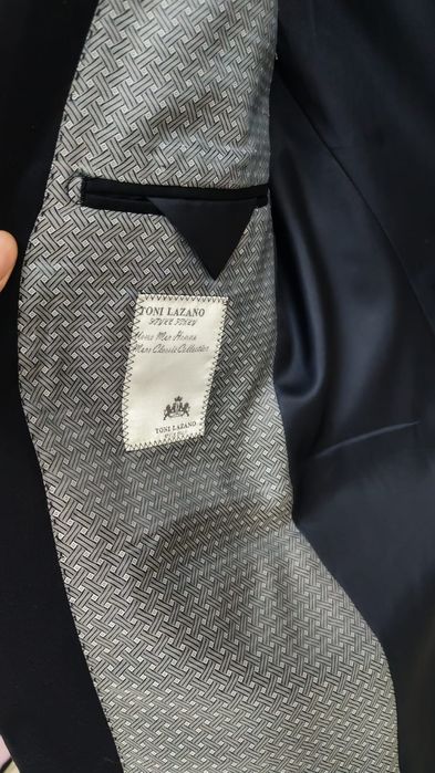 Продаются темно синий костюм