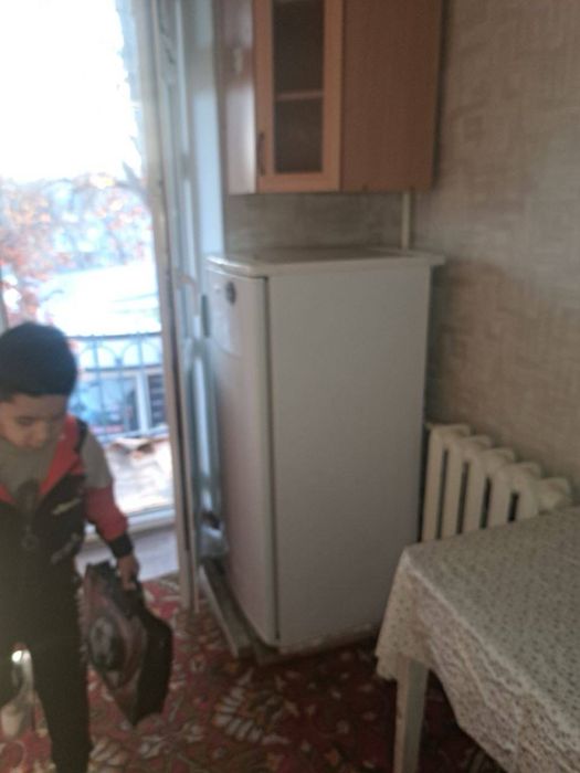 1 комнатная с мебелью и техникой в центре Чирчика