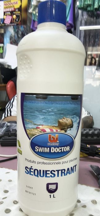 Lichid pentru tratarea și limpezirea apei din piscină.