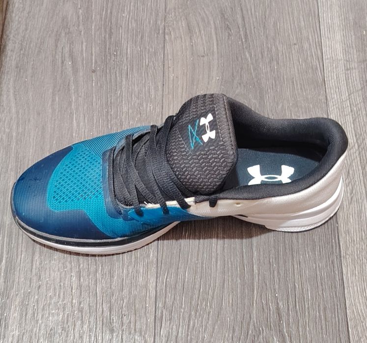 Спортни обувки UNDER ARMOUR