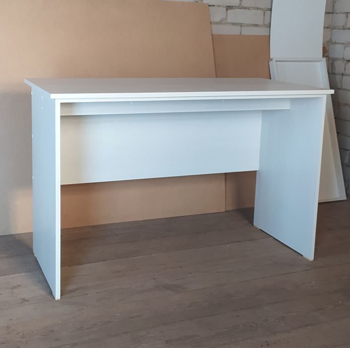 Стол письменный новый