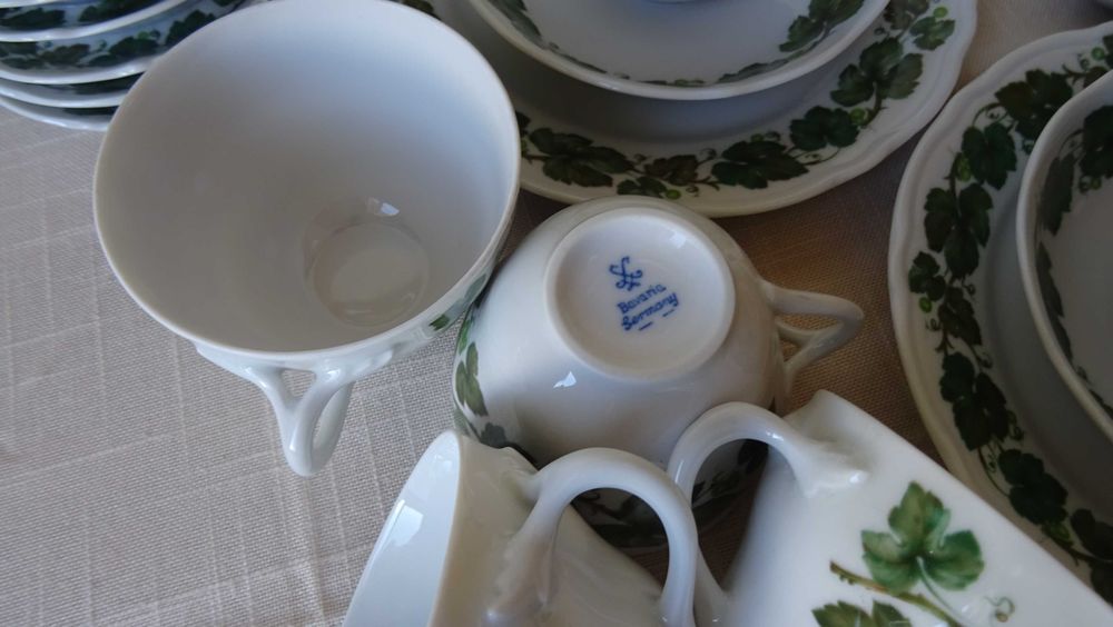 Лозов лист  - Oscar Schaller 1918- 1938 г.  porcelain