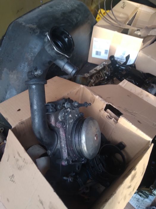 Двигател на части 651 мерцедес 220  2011г.сди