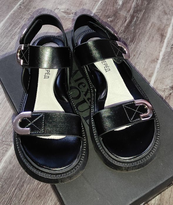 Сандали новые чёрного цвета