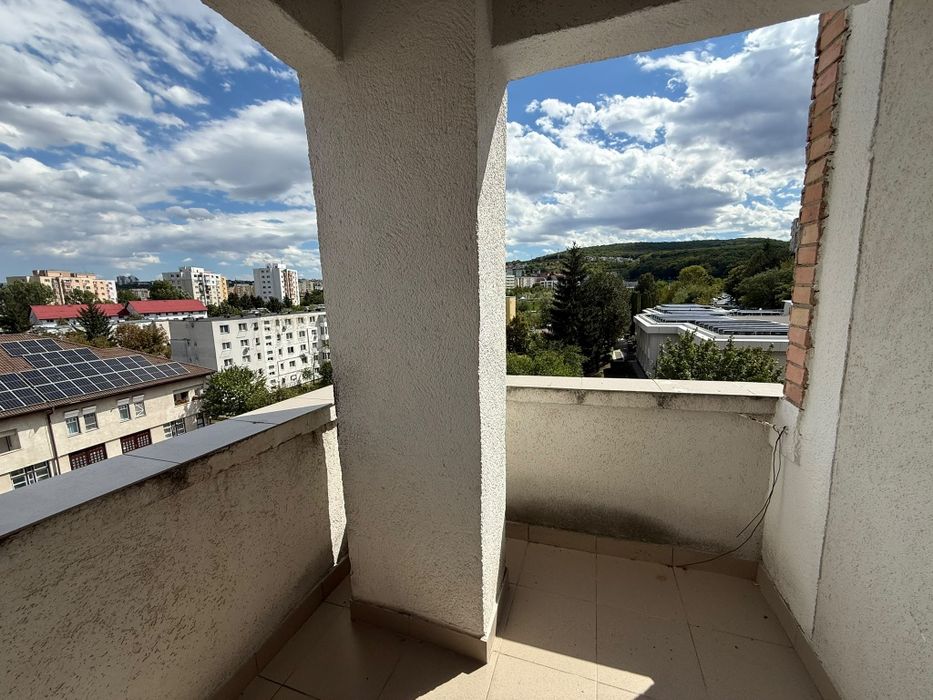 De închiriat apart. decomandat cu o camera