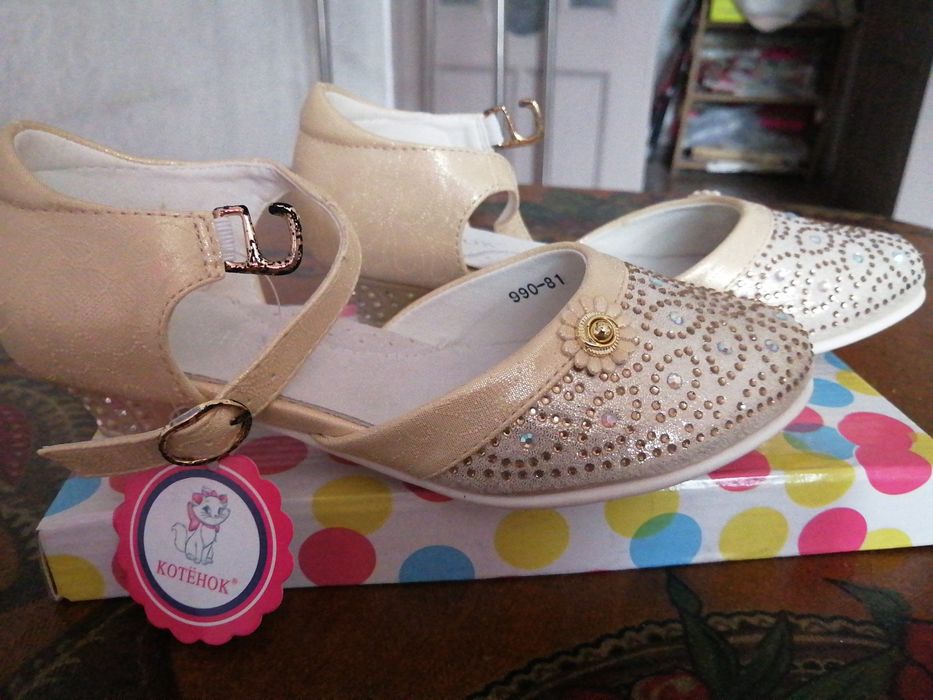 Стильная обувь для девочки