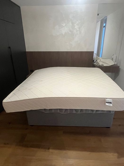 Продавам матрак с размер 1640х1900