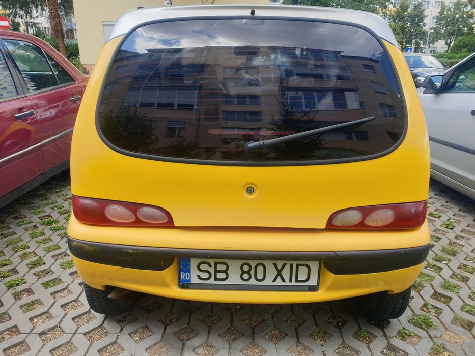 Fiat Seicento galben cu gri