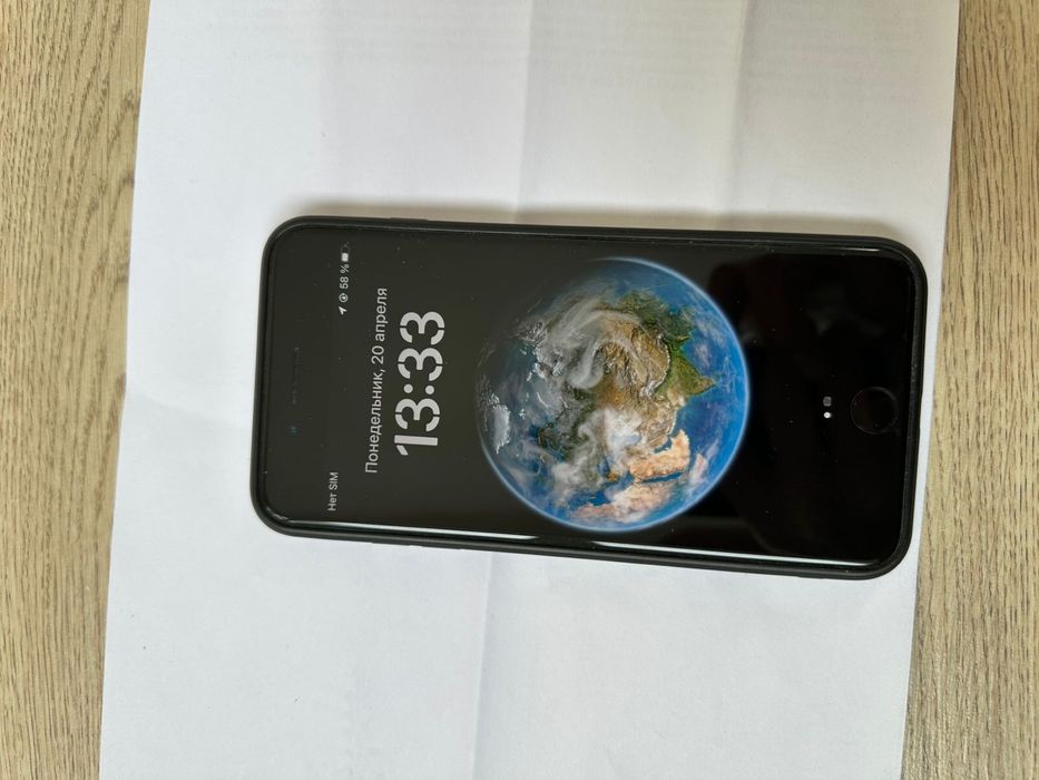 Продам iPhone 8 черный