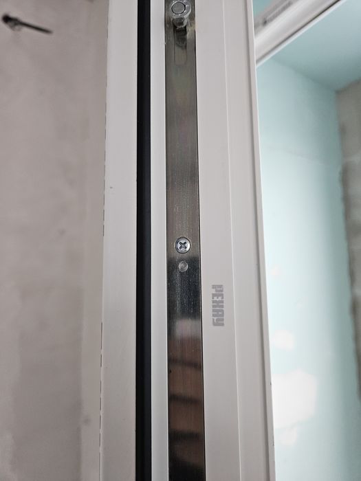 Пластиковая дверь и окно