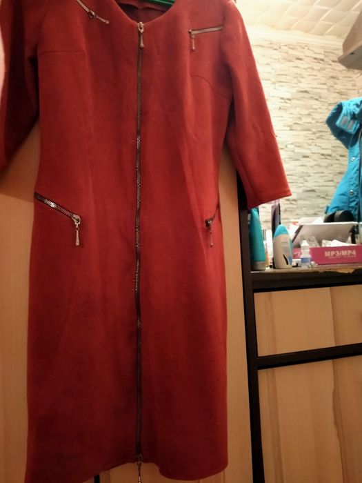 Продам платье . очень красивое . размер 44-46. Новое.