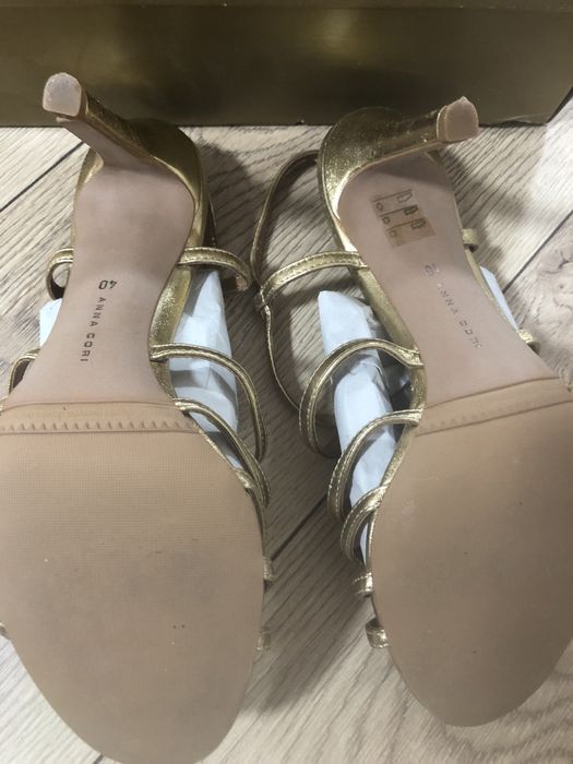 Vand sandale piele nr 39, pret 300 lei, stare impecabila