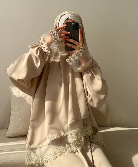 Базовое розовое платье и шарф