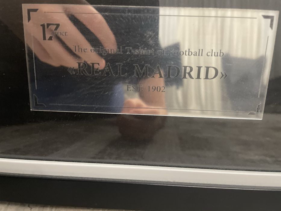 Футбольная форма в рамке реал мадрид оригинал