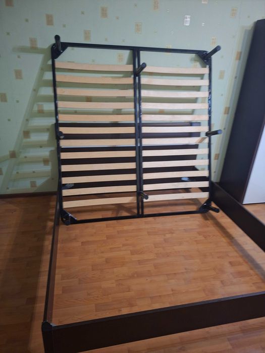 Продам двуспальную кровать (италия)