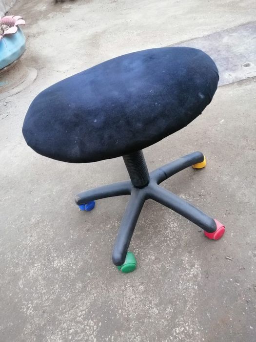 Б/у стул для мастера.