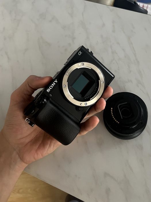 Sony Alpha a6100 + Kit Lens
