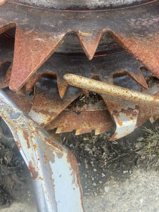 Vând sau dezmembrez