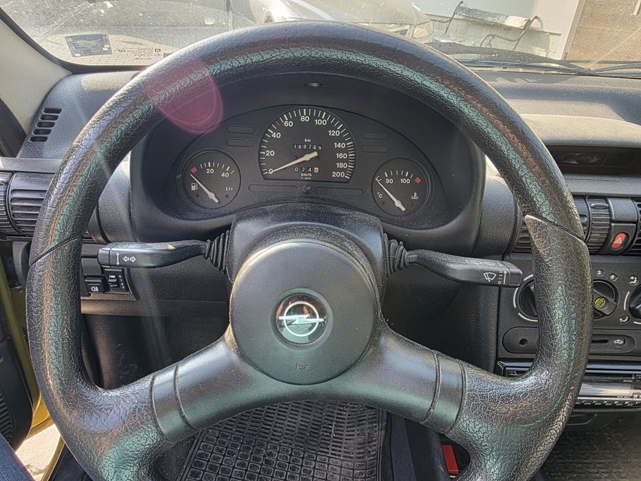 Гаражен опел без следи от ръжда