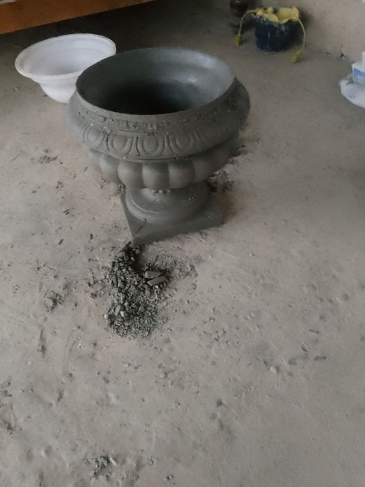 Archa va har xil turdagi gullar, manzarali daraxtlar daraxtlar