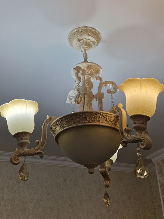 Продам люстру очень массивную