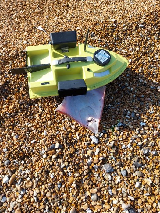 +Bărcuță pentru momit aproape 500m