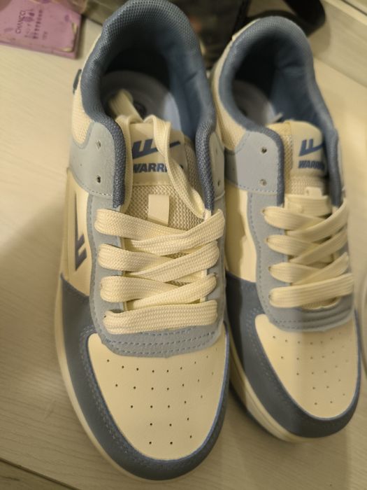 Кроссовки женские