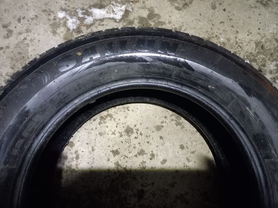 Цена 40 000тг за 4 баллона шин R17