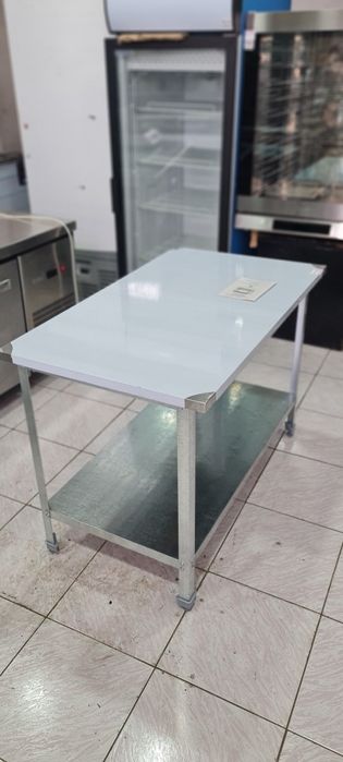 Производственная мойка, столы.