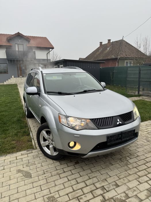 Mitsubishi Outlander 2.0 DID 4x4 Diferential blocabil 7 locuri