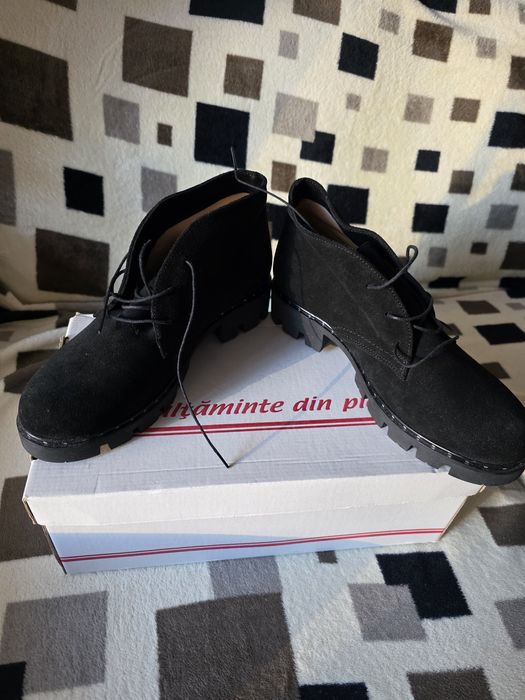 Ghete piele intoarsă mărimea 39