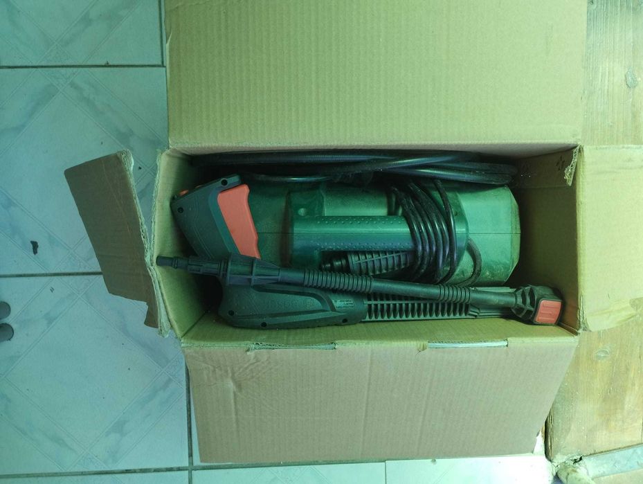 PROMO 27.06 - Aparat de spalat cu presiune Bosch EasyAquatak 100, 1200 W, 300 l/h debit apa, 100 bar