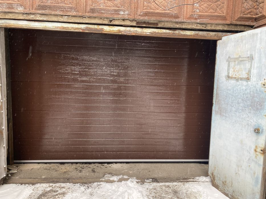 Секционные ворота